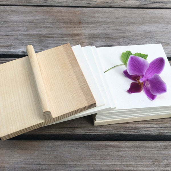 Blumenpresse aus Holz mit Gurtband